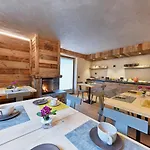 Chrys Bed & Breakfast 3*
